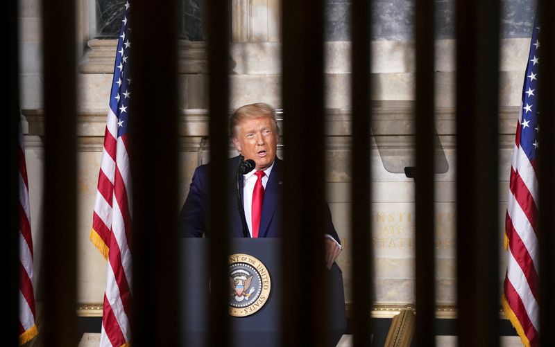 &copy; Reuters. FILE PHOTO: U.S President Donald Trump speaks at the White House Conference on American History in the Rotunda for the Charters of Freedom at the National Archives Museum in Washington, U.S., September 17, 2020. REUTERS/Kevin Lamarque/File Photo