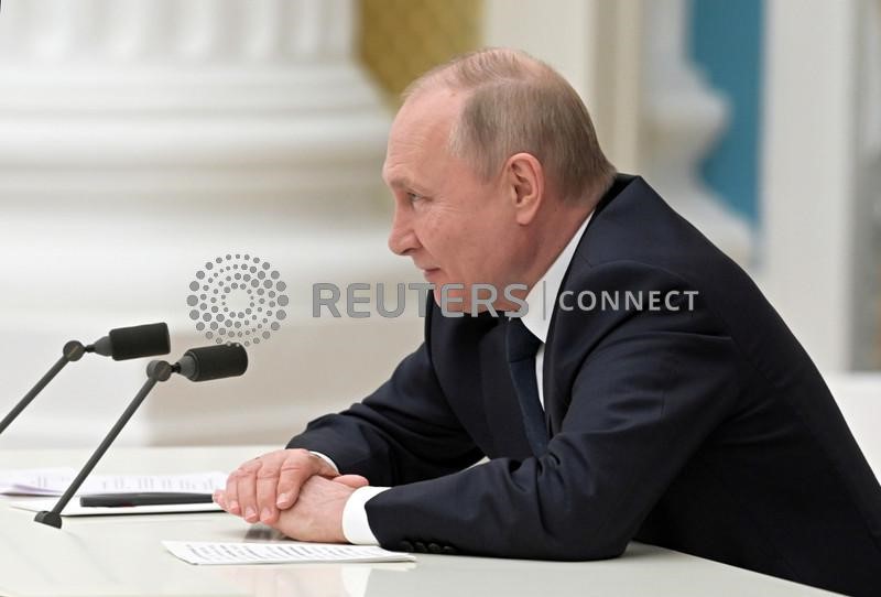 &copy; Reuters. Russian President Vladimir Putin attends a meeting with representatives of the business community at the Kremlin in Moscow, Russia February 24, 2022. Sputnik/Aleksey Nikolskyi/Kremlin via REUTERS ATTENTION EDITORS - THIS IMAGE WAS PROVIDED BY A THIRD PART