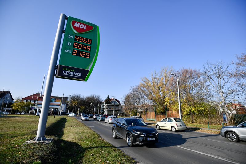 &copy; Reuters. FILE PHOTO: Cars pass by a gas station of Hungarian oil company MOL in Budapest, Hungary, November 11, 2021. REUTERS/Marton Monus