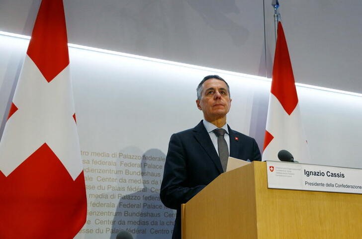 &copy; Reuters. Swiss President Ignazio Cassis addresses a news conference after a meeting of the Swiss government Bundesrat in Bern, Switzerland February 24, 2022. REUTERS/Arnd Wiegmann