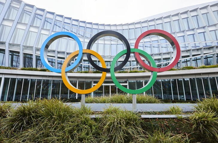 &copy; Reuters. The Olympic rings are pictured in front of the International Olympic Committee (IOC) headquarters in Lausanne, Switzerland, December 7, 2021. REUTERS/Denis?Balibouse