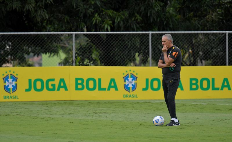 &copy; Reuters. تيتي مدرب منتخب البرازيل لكرة القدم خلال مران فريقه يوم الثاني من يناير كانون الثاني 2022. تصوير: واشنطن ألفيس - رويترز. 