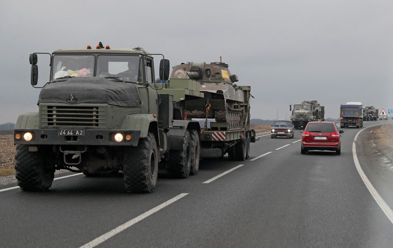 &copy; Reuters. FILE PHOTO: Trucks of the Ukrainian Armed Forces transport armoured vehicles in the Kyiv region, Ukraine February 24, 2022. REUTERS/Gleb Garanich/File Photo