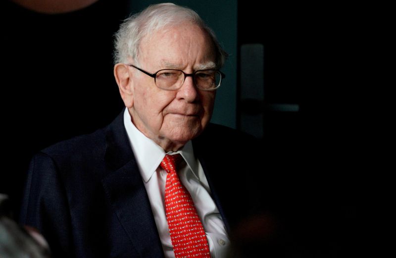 Buffett laments lack of good investments even as Berkshire profit sets record