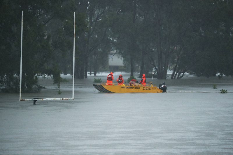 © Reuters. Des crues soudaines provoquées par de violentes tempêtes ont fait sept morts dans le nord-est de l'Australie. /Photo prise le 27 février 2022/REUTERS/AAP Image/Jason O'Brien