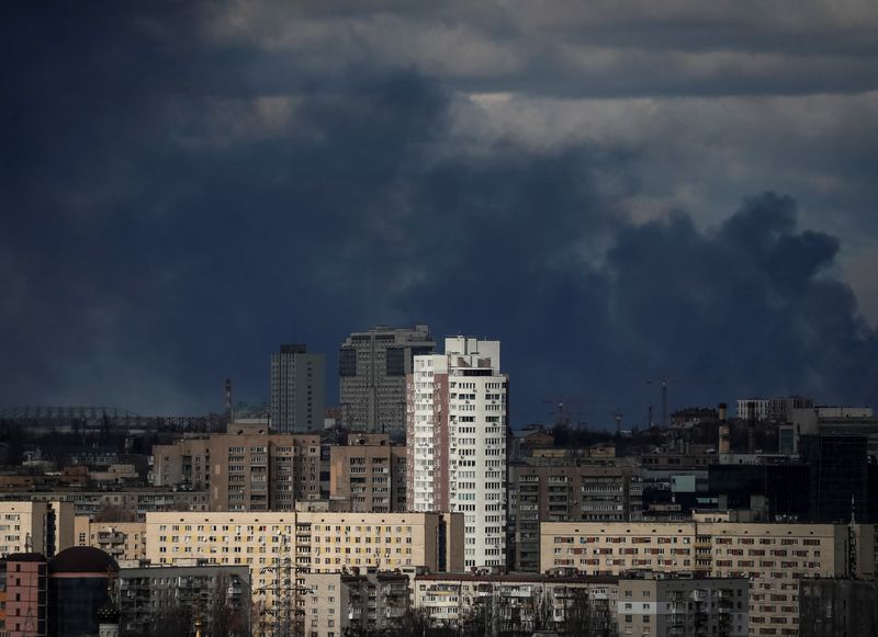 &copy; Reuters. Smoke rises after shelling in Kyiv, Ukraine February 27, 2022. REUTERS/Gleb Garanich