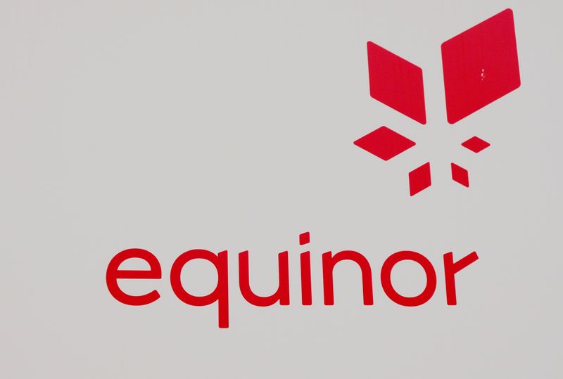&copy; Reuters. FILE PHOTO: Equinor's logo is seen next to the company's headquarters in Stavanger, Norway December 5, 2019. REUTERS/Ints Kalnins
