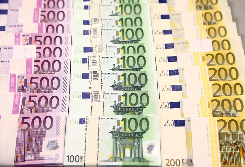 Euro weakens, rouble slumps as sanctions piled on Russia