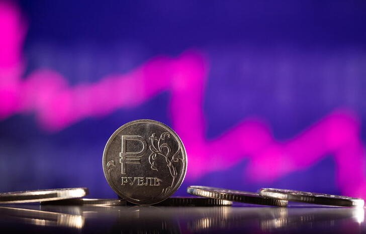 &copy; Reuters. Russian Rouble coins are seen in front of displayed descending stock graph in this illustration taken, February 24, 2022. REUTERS/Dado Ruvic/Illustration