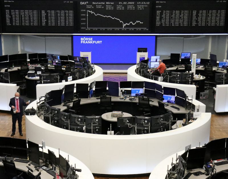 &copy; Reuters. The German share price index DAX graph is pictured at the stock exchange in Frankfurt, Germany, February 21, 2022.    REUTERS/Staff