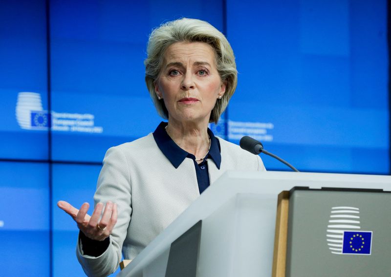 © Reuters. La présidente de la Commission européenne Ursula von der Leyen a exprimé un soutien sans équivoque à l'adhésion de l'Ukraine à l'Union européenne, qualifiant le pays - qui combat actuellement une invasion russe de son territoire - de 