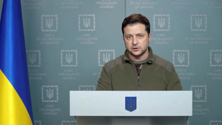 &copy; Reuters. Ukrainian President Volodymyr Zelenskiy makes a statement in Kyiv, in Ukraine, February 28, 2022, in this still image taken from a handout video. Ukrainian Presidential Press Service/Handout via REUTERS THIS IMAGE HAS BEEN SUPPLIED BY A THIRD PARTY