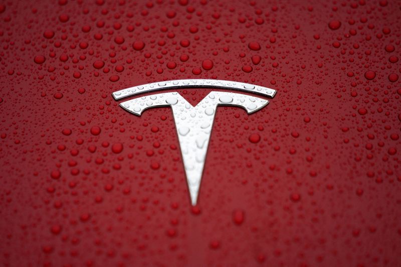 &copy; Reuters. FILE PHOTO: A Tesla logo is seen at a groundbreaking ceremony of Tesla Shanghai Gigafactory in Shanghai, China January 7, 2019. REUTERS/Aly Song