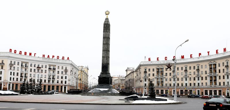&copy; Reuters. 米国は２８日、ベラルーシの首都ミンスク（写真）の大使館を閉鎖したと発表した。２０１６年３月撮影（２０２２年　ロイター/Vasily Fedosenko）