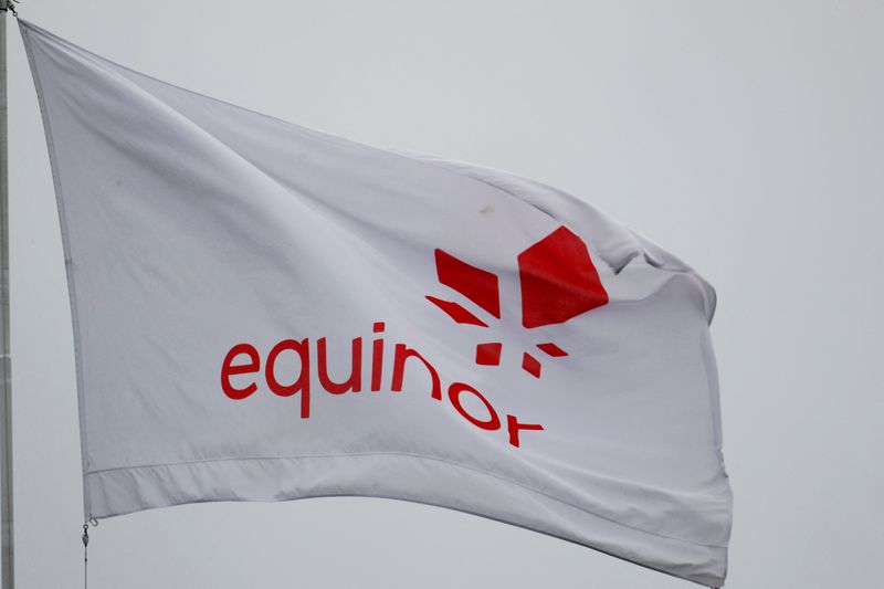 &copy; Reuters. FILE PHOTO: Equinor's flag flutters next to the company's headqurters in Stavanger, Norway December 5, 2019. REUTERS/Ints Kalnins/