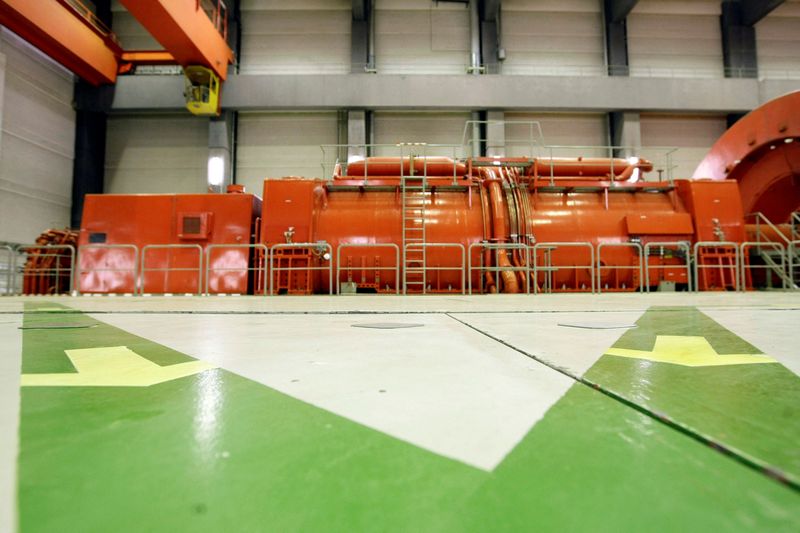 &copy; Reuters. FILE PHOTO: Arrows show the security route in front of the generator of reactor block A at a nuclear powerplant in Biblis, Germany. September 18, 2008.   REUTERS/Alex Grimm/File Photo