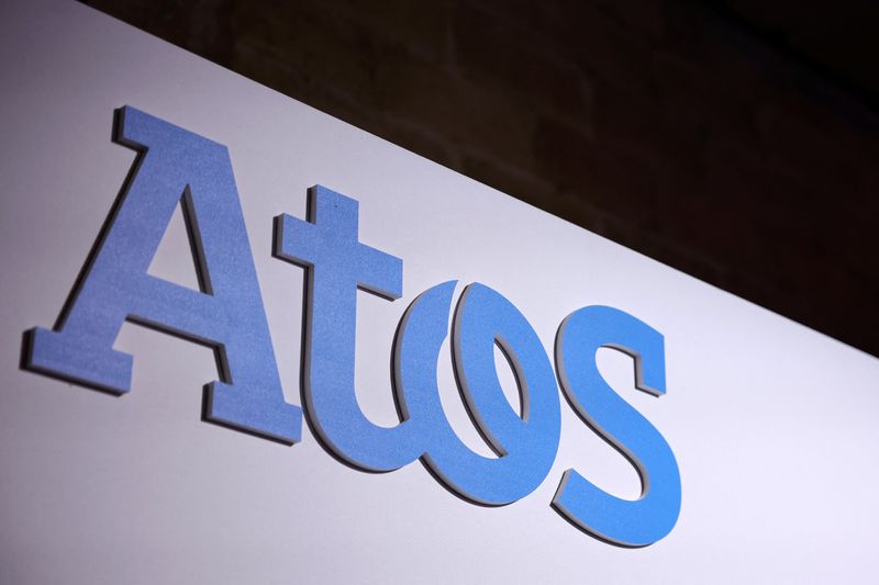 &copy; Reuters. Atos a publié lundi une marge opérationnelle et un chiffre d'affaires annuels en baisse, le directeur général du groupe français de conseil informatique invoquant "d'importantes difficultés en 2021". /Photo prise le 16 février 2022/REUTERS/Sarah Me