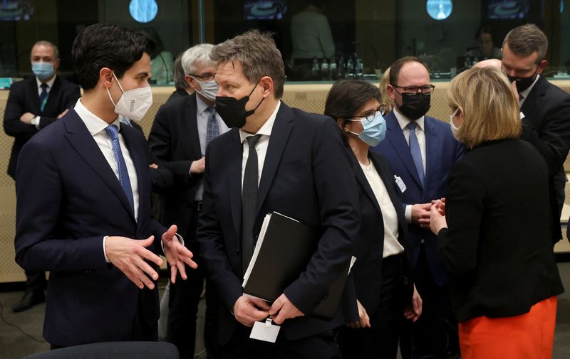 &copy; Reuters. Dutch Minister for Climate and Energy Policy Rob Jetten, German Economy and Climate Minister Robert Habeck, Belgian Minister of Energy Tinne Van der Straeten and French Minister of the Ecological Transition Barbara Pompili attend an emergency meeting to d