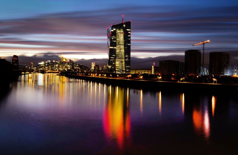 © Reuters. The skyline with the banking district and the headquarters of the European Central Bank (ECB) are photographed in Frankfurt, Germany, October 4, 2021. REUTERS/Kai Pfaffenbach