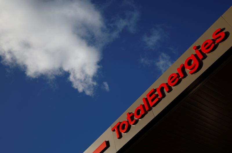 &copy; Reuters. The logo of French oil and gas company TotalEnergies is pictured at a petrol station in Reze, near Nantes, France, Janiuary 21, 2022. REUTERS/Stephane Mahe