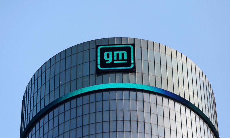 © Reuters. FILE PHOTO: The new GM logo is seen on the facade of the General Motors headquarters in Detroit, Michigan, U.S., March 16, 2021. REUTERS/Rebecca Cook/