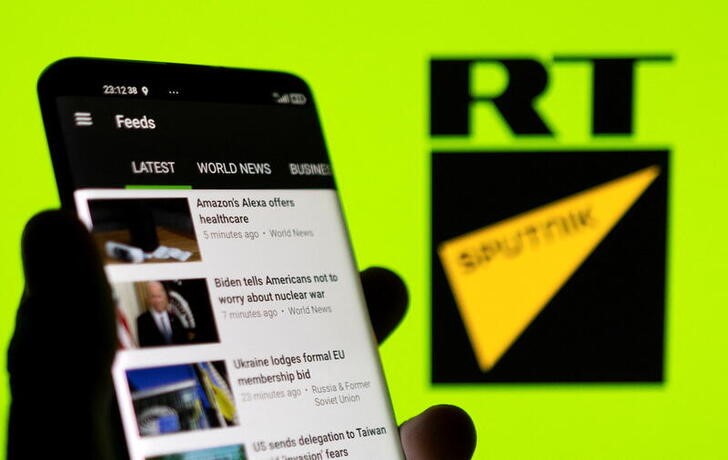 &copy; Reuters. RT app is seen on a smartphone in front of RT and Sputnik logo in this illustration taken February 28, 2022. REUTERS/Dado Ruvic/Illustration