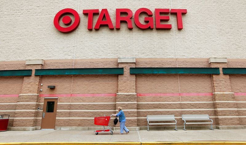 &copy; Reuters. FILE PHOTO: A Target shopper pushes her card outside a store in Falls Church, Virginia May 14, 2012. REUTERS/Kevin Lamarque