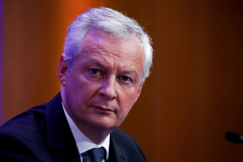 &copy; Reuters. FILE PHOTO: French Finance Minister Bruno Le Maire attends a news conference at his ministry in Paris, France, September 22, 2021. REUTERS/Gonzalo Fuentes/File Photo