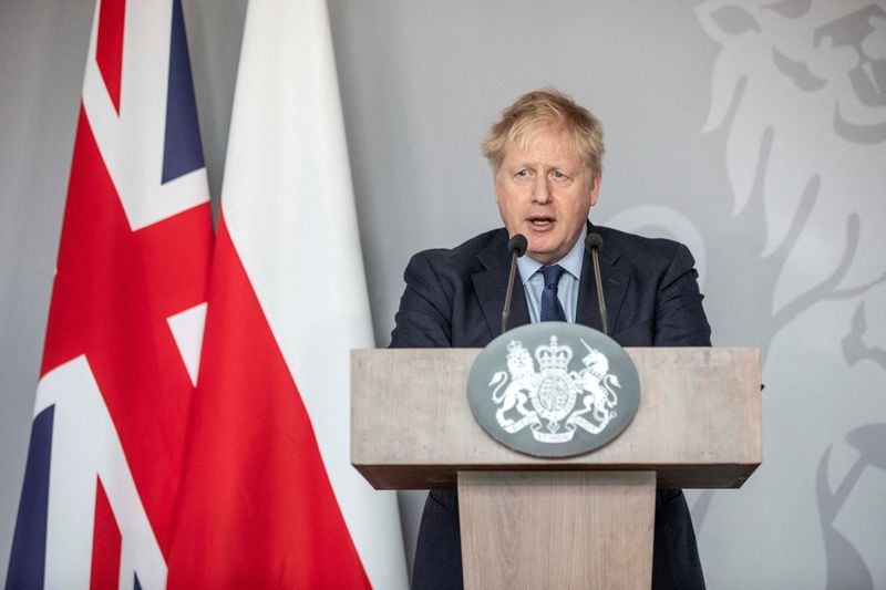 &copy; Reuters. رئيس الوزراء البريطاني بوريس جونسون يتحدث في السفارة البريطانية في وارسو يوم الثلاثاء. صورة لرويترز من ممثل لوكالات الأنباء,