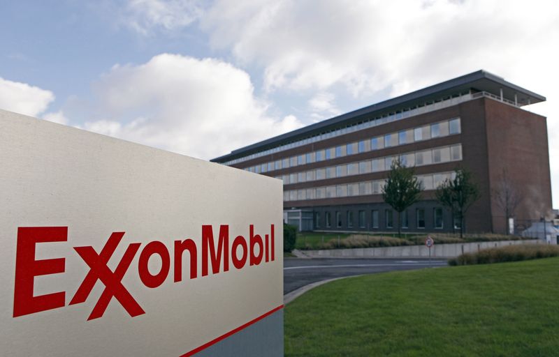 &copy; Reuters. The Belgian headquarters of oil giant ExxonMobil, where Britain's Nicholas Mockford worked, is pictured in Machelen, northern Brussels, October 27, 2012. Belgian prosecutors are investigating the murder of a British oil executive who was shot and killed i