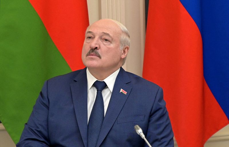&copy; Reuters. FILE PHOTO: Belarusian President Alexander Lukashenko observes training launches of ballistic missiles as part of the exercise of the strategic deterrence force, in Moscow, Russia February 19, 2022. Sputnik/Aleksey Nikolskyi/Kremlin via REUTERS ATTENTION 