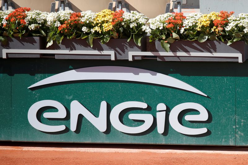 &copy; Reuters. FILE PHOTO: The logo of Engie is seen on central court at Roland-Garros stadium during the 2020 French tennis Open in Paris, France, October 4, 2020. REUTERS/Charles Platiau/File Photo