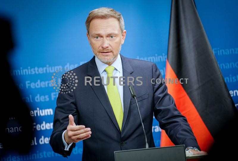 &copy; Reuters. Christian Lindner il ministro tedesco delle Finanze durante una conferenza stampa.