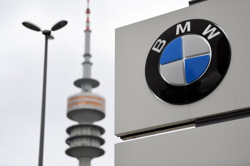 &copy; Reuters. FILE PHOTO: The logo of German car manufacturer BMW is seen at the company headquarters in Munich, Germany, May 14, 2020. REUTERS/Andreas Gebert