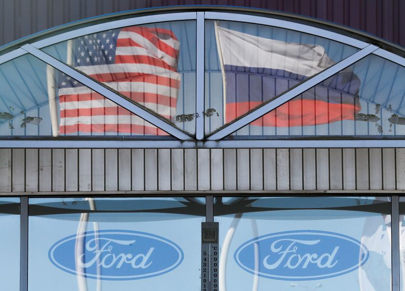 Ford suspende operações russas após invasão da Ucrânia