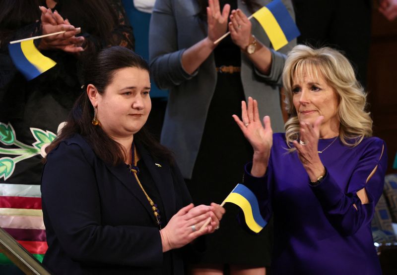 &copy; Reuters. U.S. first lady Jill Biden applauds her guest Ukrainian Ambassador to the U.S. Oksana Markarova in the first lady's box as President Joe Biden welcomes Markarova during his State of the Union address to a joint session of the U.S. Congress in the House of