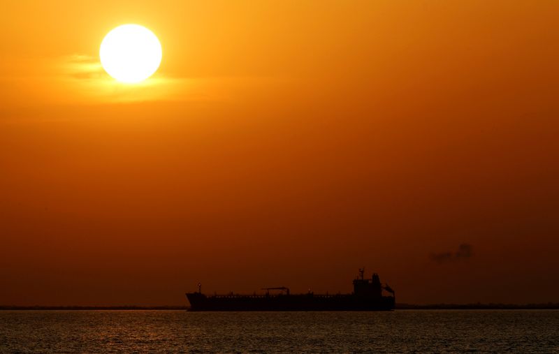 &copy; Reuters. An oil tanker sits anchored off the Fos-Lavera oil hub near Marseille, France, September 17.  REUTERS/Jean-Paul Pelissier