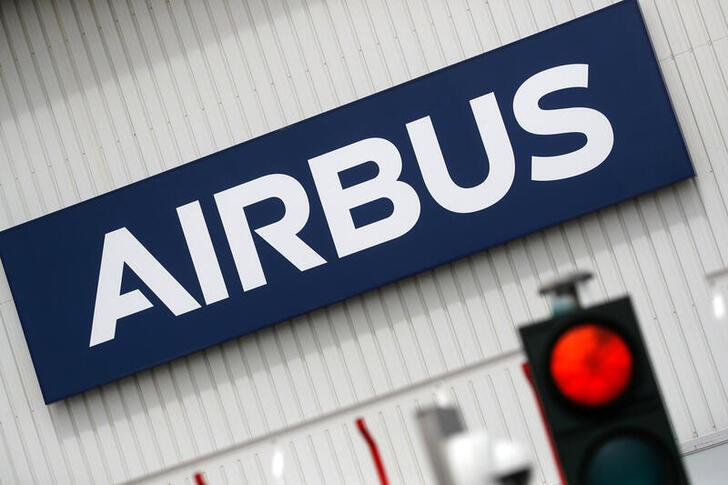 &copy; Reuters. The logo of Airbus is pictured at the entrance of the Airbus facility in Bouguenais, near Nantes, France, July 2, 2020. REUTERS/Stephane Mahe