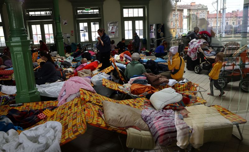 &copy; Reuters. Refugiados na cidade polonesa de Przemysl, na fronteira com a Ucrânia
02/03/2022
REUTERS/Kai Pfaffenbach