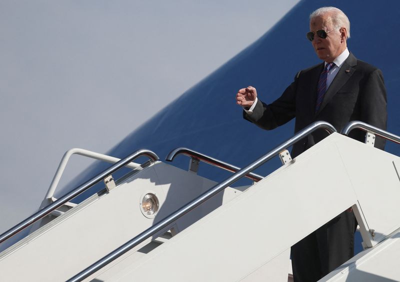 &copy; Reuters. U.S. President Joe Biden boards Air Force One at Joint Base Andrews for travel to Superior, Wisconsin, in Maryland, U.S. March 2, 2022. REUTERS/Evelyn Hockstein