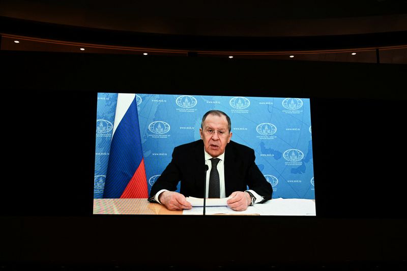 &copy; Reuters. وزير الخارجية الروسي سيرجي لافروف يتحدث في تسجيل مصور أمام مؤتمر في جنيف يوم الثلاثاء. صورة لرويترز من ممثل عن وكالات الأنباء