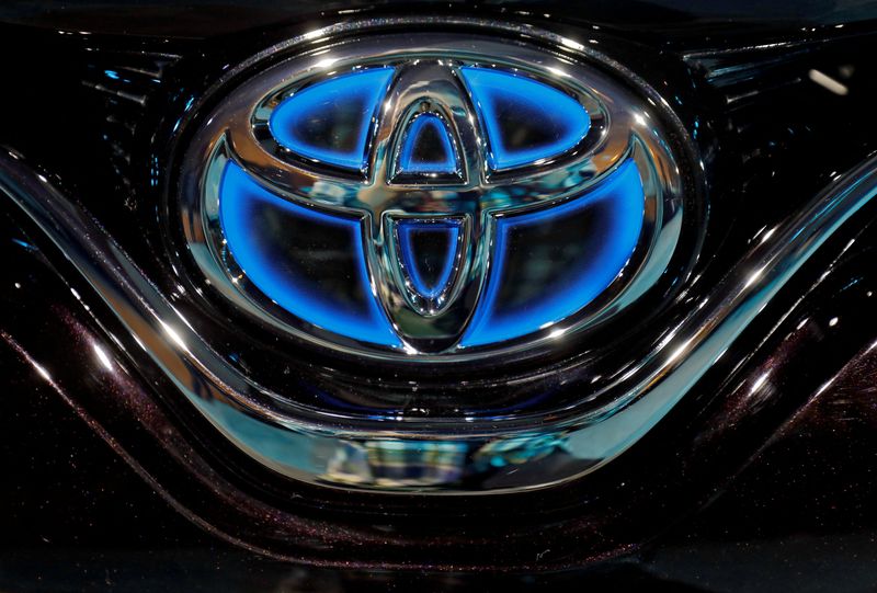 © Reuters. FILE PHOTO: The Toyota logo is seen on the bonnet of a newly launched Camry Hybrid electric vehicle at a hotel in New Delhi, India, January 18, 2019. REUTERS/Anushree Fadnavis