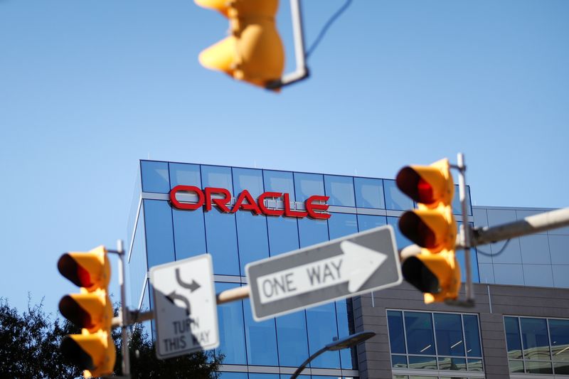 &copy; Reuters. An exterior view of the Oracle Field Office at Wilson Boulevard in Arlington, Virginia, U.S., October 18, 2019.  Earlier in the day, Oracle CEO Mark Hurd passed away at the age of 62.  REUTERS/Tom Brenner