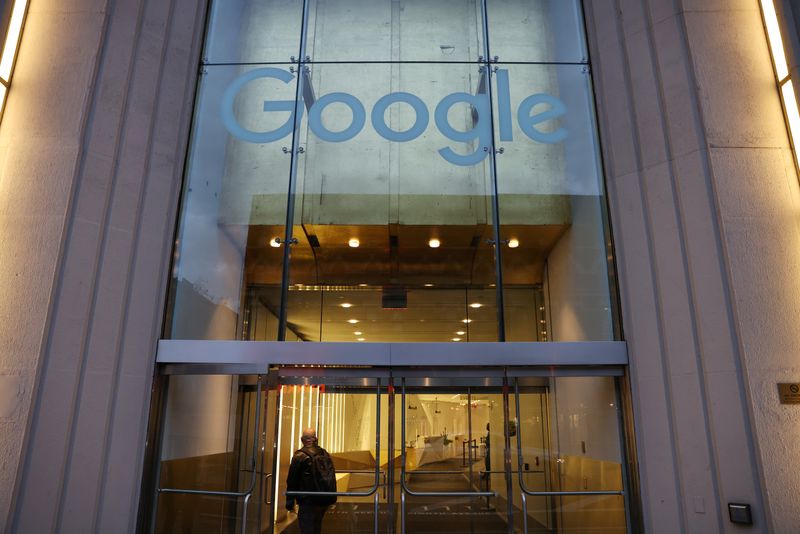 &copy; Reuters. The logo for Google LLC is seen at their office in Manhattan, New York City, New York, U.S., November 17, 2021. REUTERS/Andrew Kelly