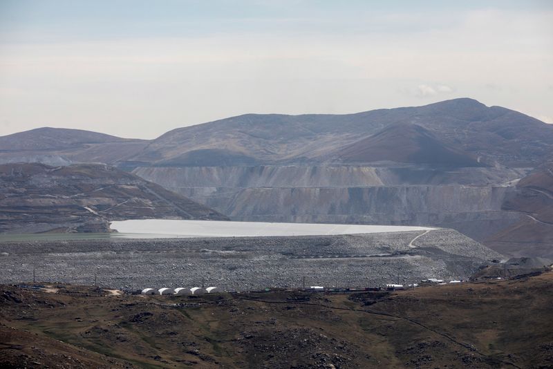 &copy; Reuters. General view of a mine operated by MMG Las Bambas, in a region where locals claim mining activity has negatively affected crop yields and killed livestock, outside of Cusco, Peru October 14, 2021.   REUTERS/Angela Ponce