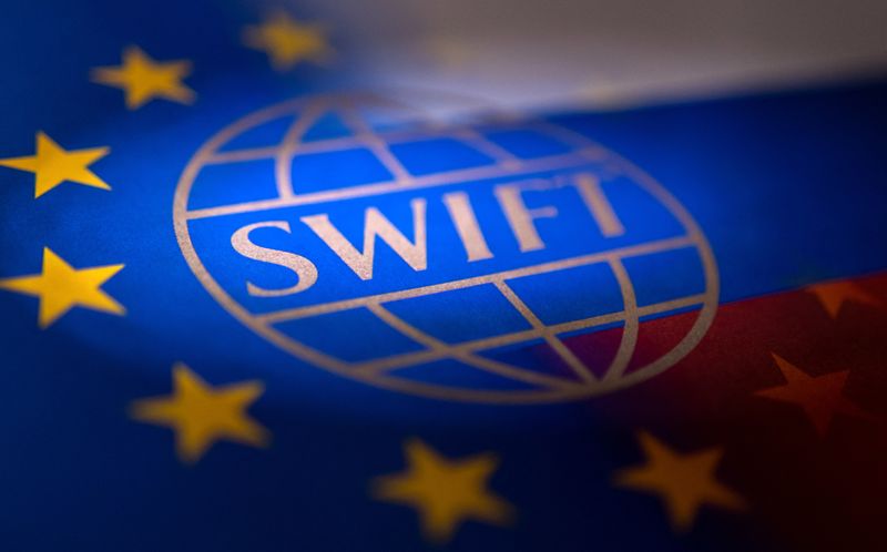 © Reuters. Swift logo is pictured with EU and Russian flags in this illustration picture taken February 26, 2022. REUTERS/Dado Ruvic/Illustration