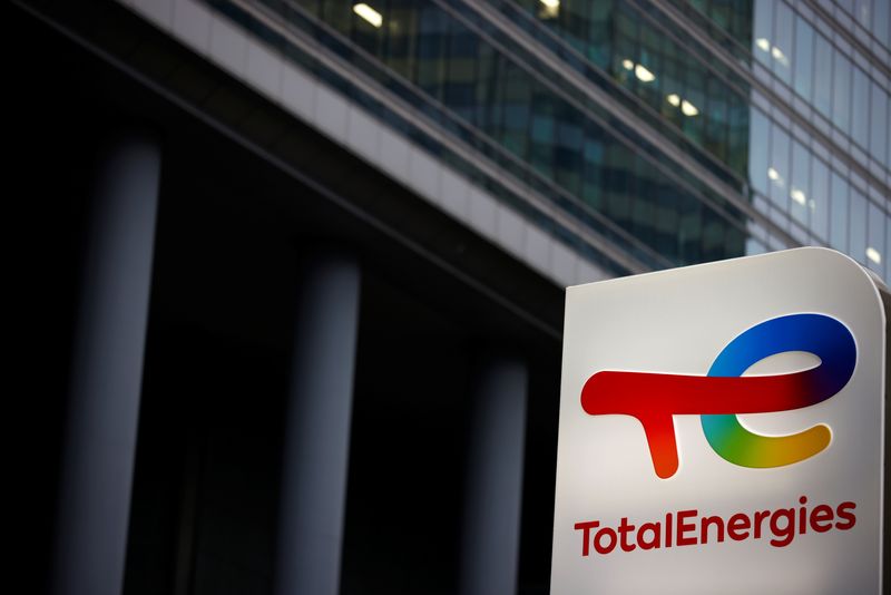 &copy; Reuters. The logo of French oil and gas company TotalEnergies is pictured at an electric car charging station and petrol station at the financial and business district of La Defense in Courbevoie near Paris, France, June 22, 2021. REUTERS/Gonzalo Fuentes