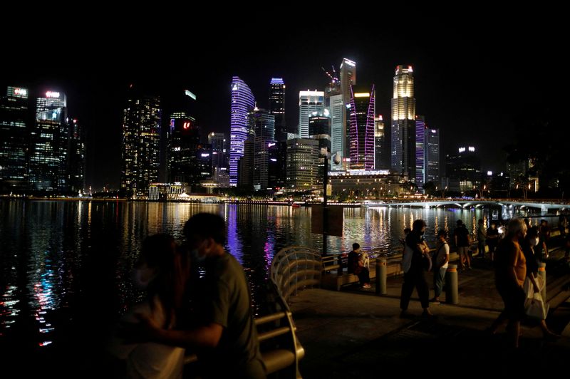 &copy; Reuters. FILE PHOTO: A view of the city skyline in Singapore December 31, 2020. Picture taken December 31, 2020.  REUTERS/Edgar Su