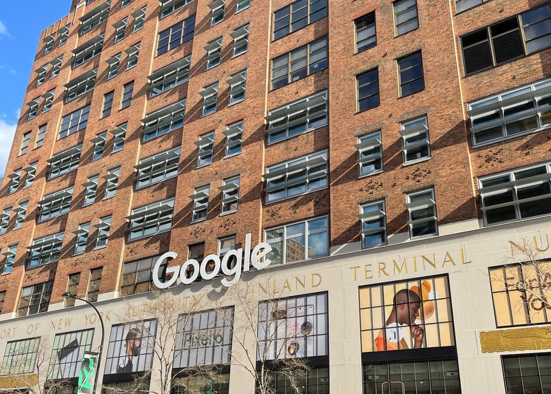 &copy; Reuters. FILE PHOTO - The facade of a Google office is seen in New York City, New York, U.S., February 10, 2022. Picture taken February 10, 2022. REUTERS/Paresh Dave