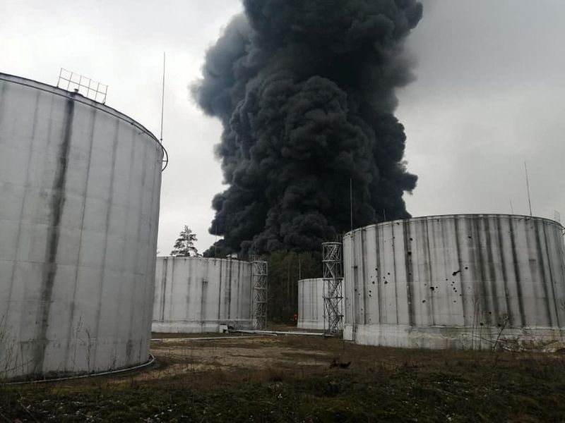&copy; Reuters. Smoke rises from the oil depot, which, according to local authorities, was damaged by shelling in Chernihiv, Ukraine, in this handout picture released March 3, 2022. Press service of the Ukrainian State Emergency Service/Handout via REUTERS 